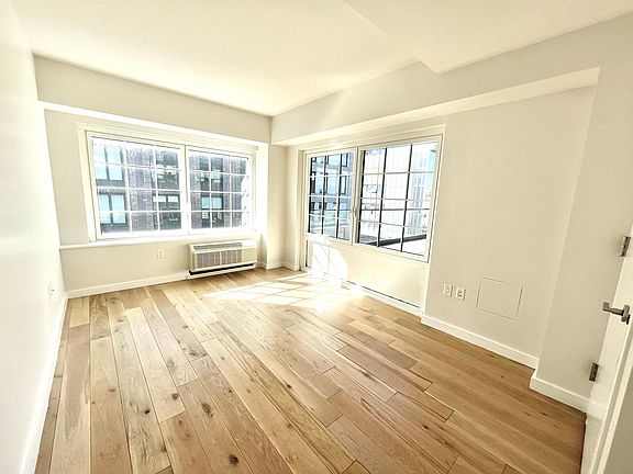 3rd image of 555 Waverly Ave APT 7V