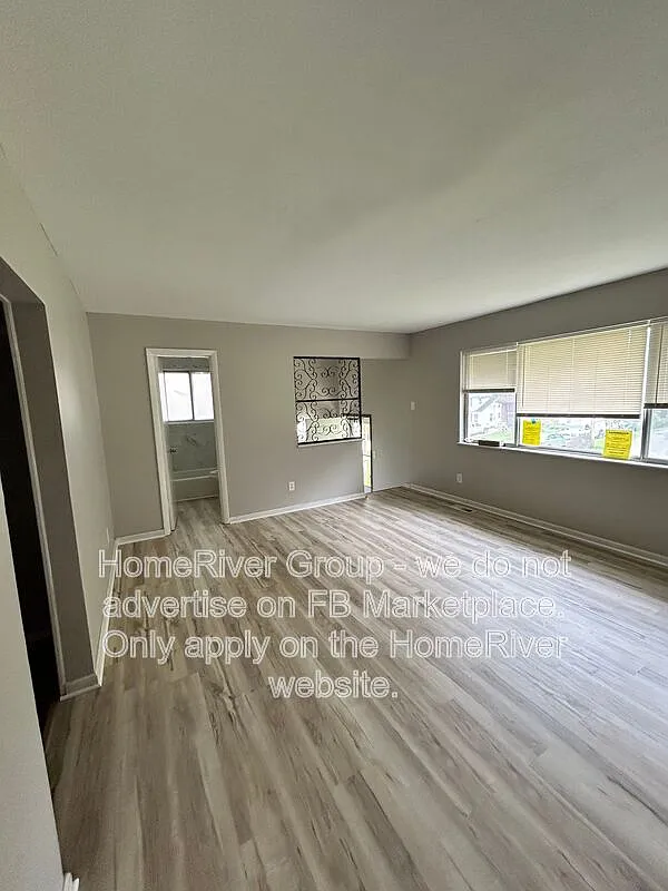 3 bed, 1.0 bath, 1000 sqft, $1,350 — Photo 4