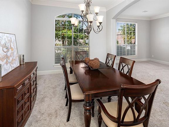 5th image of 5823 Danville Ln