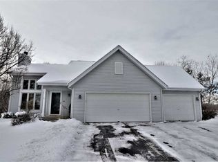 108 Bridgewood Ln, Rockton, IL 61072