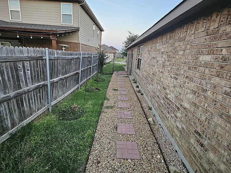 1401 Niagara Falls Ct — Photo 23