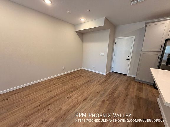 4th image of 740 E Lark St #102