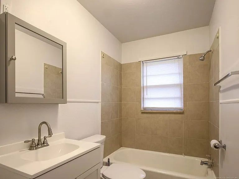 2536 W Easton St N — Photo 19