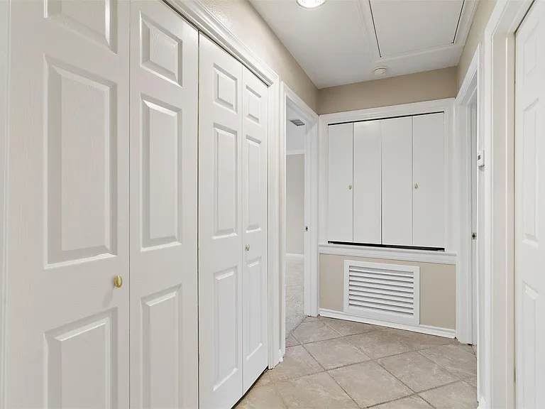 1042 Augusta Dr #1042 — Photo 13