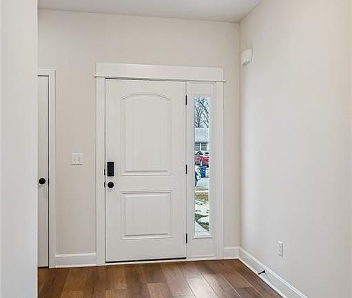 5th image of 319 E Meadow St