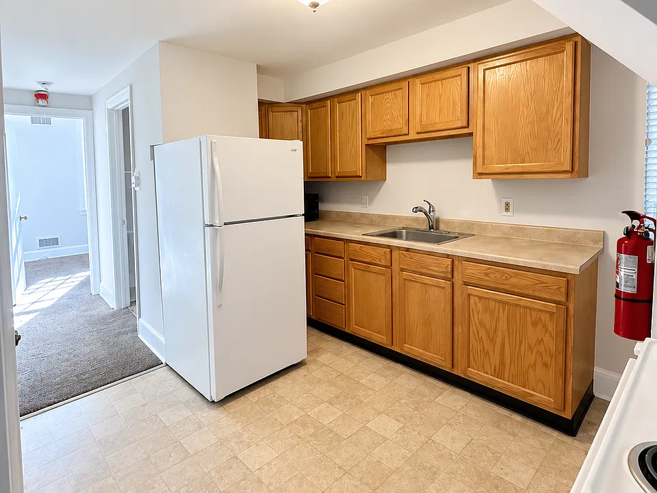 306 W 6th St #2