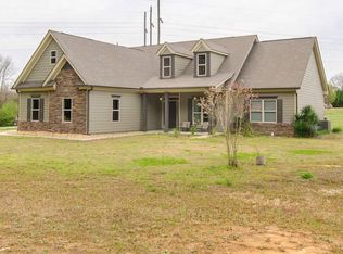 96 Melrose Dr, Sharpsburg, GA 30277