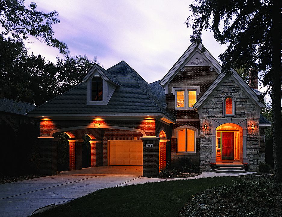 1st image of 1055 Oxford Dr