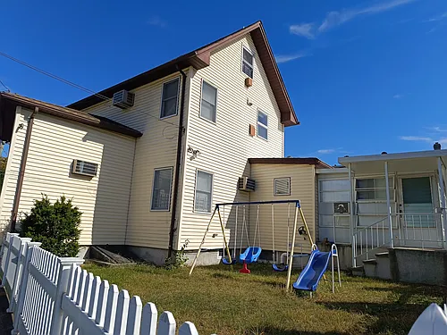2 Leroy St Photo 1