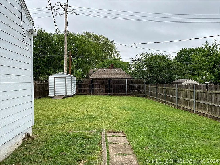 2105 S Florence Ave — Photo 17