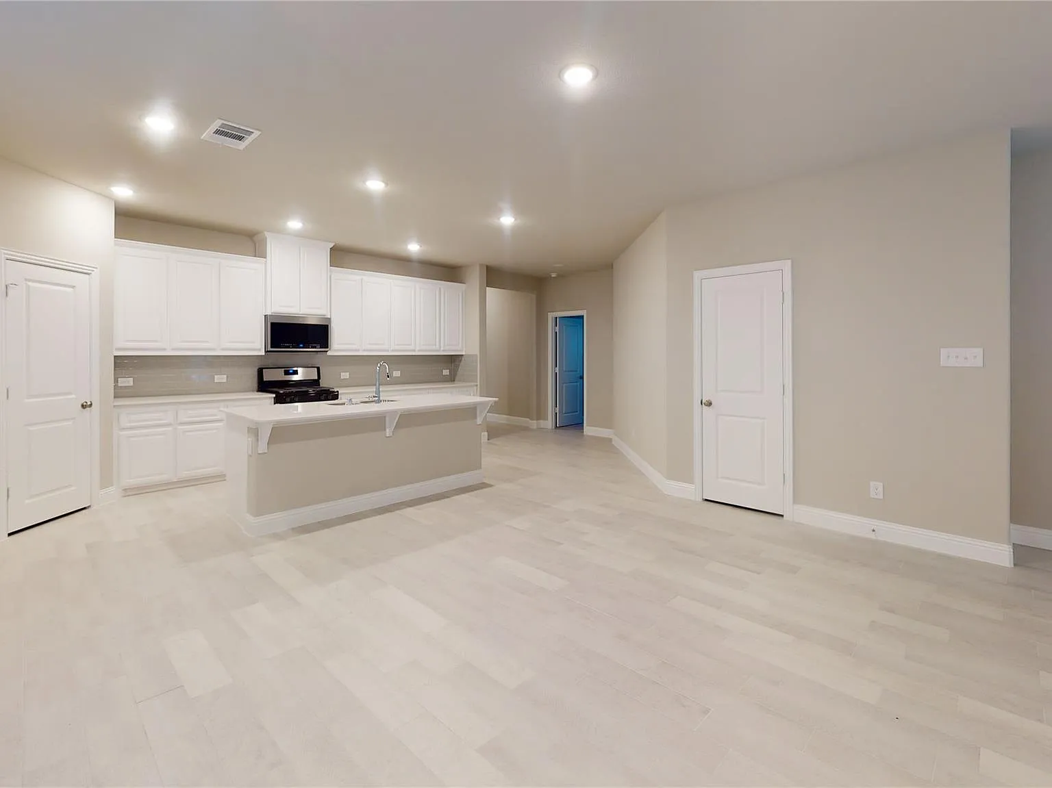 4 bed, 2174 sqft, $2,500 — Photo 3