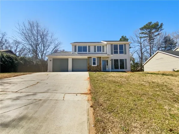 901 Chapman Cir, Stone Mountain, GA 30088
