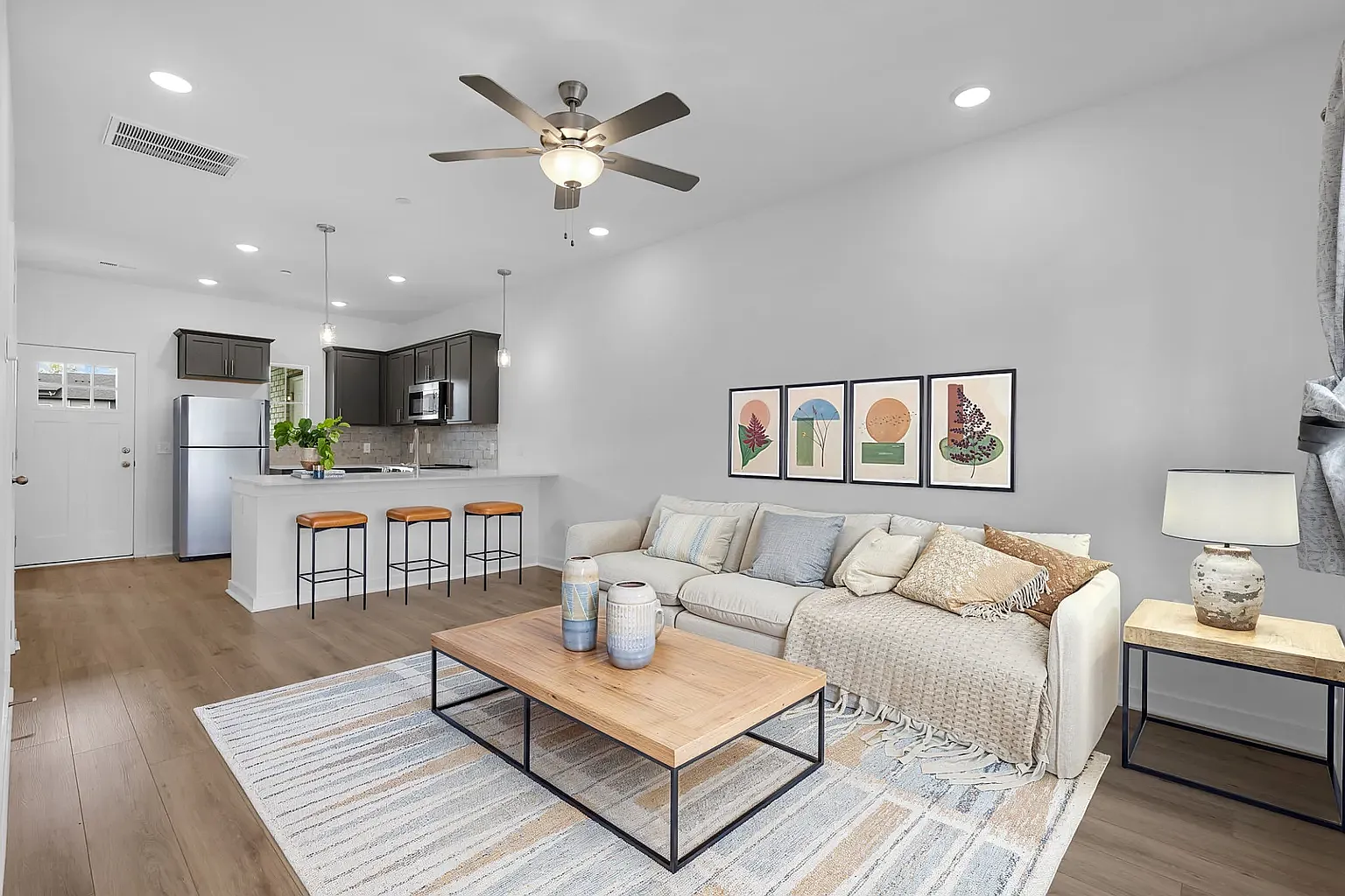 2 bed, 1350 sqft, $1,900 — Photo 1