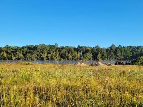 2 Alton Cir, Waycross, GA 31501