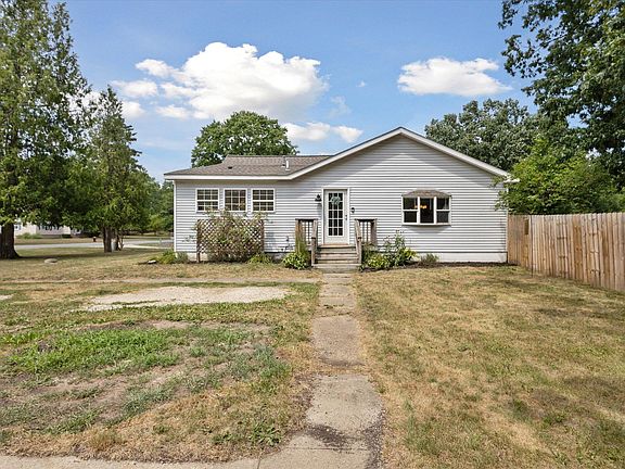 3rd image of 5762 Ethelwin Ave NE
