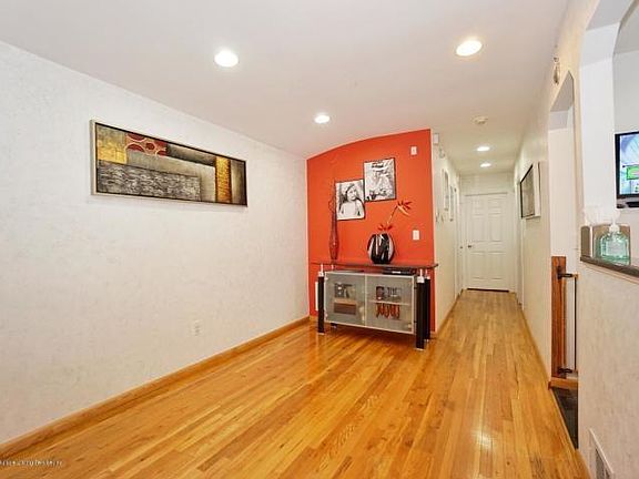 5th image of 18 Behan Ct