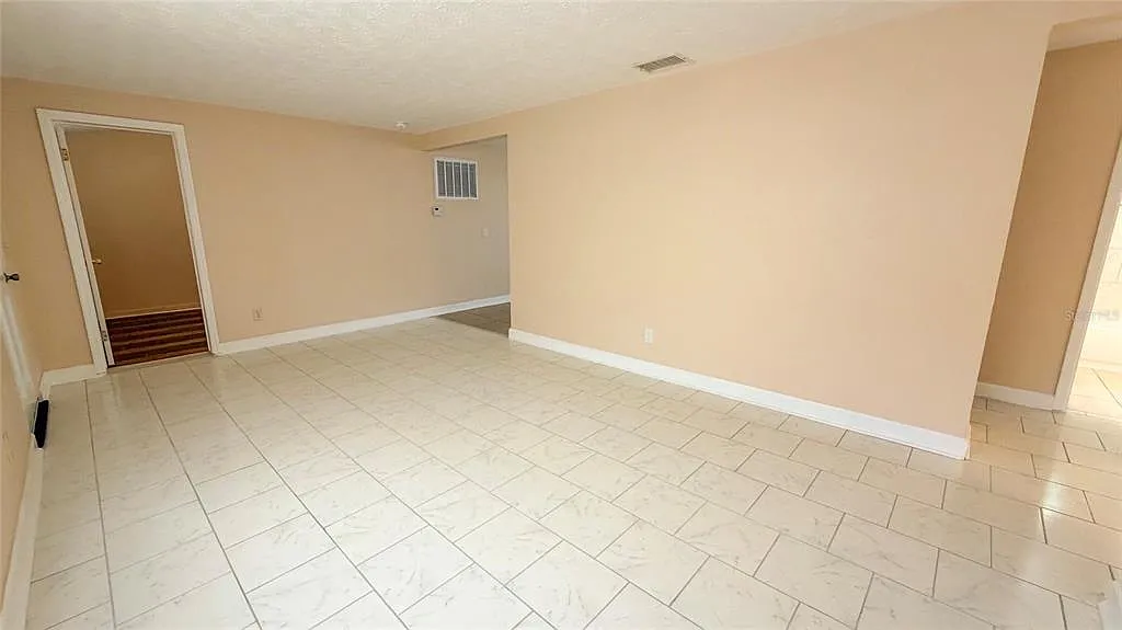 3 bed, 2.0 bath, 1266 sqft, $1,550 — Photo 3