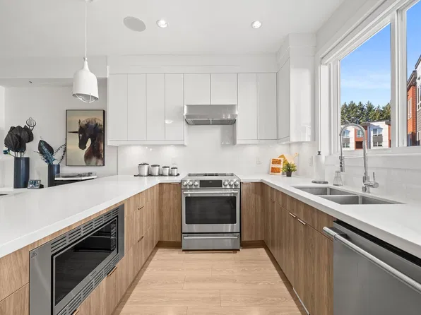 1670 160th St #11, Surrey, BC V4A 0C6
