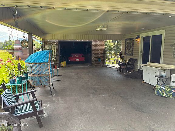 5th image of 142 Dover Ave