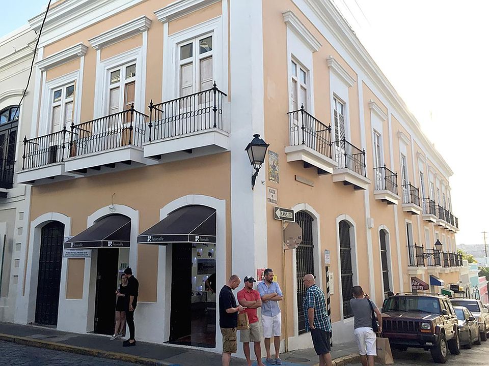 200 cristo st apartment on second floor with all the balconi