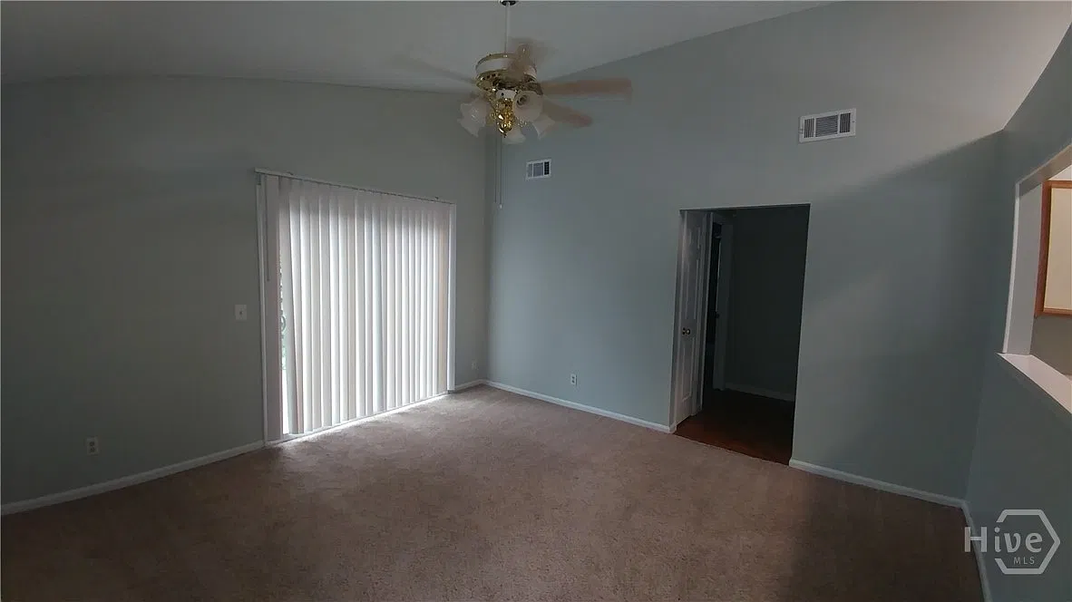 3 bed, 2.0 bath, 1279 sqft, $1,675 — Photo 2