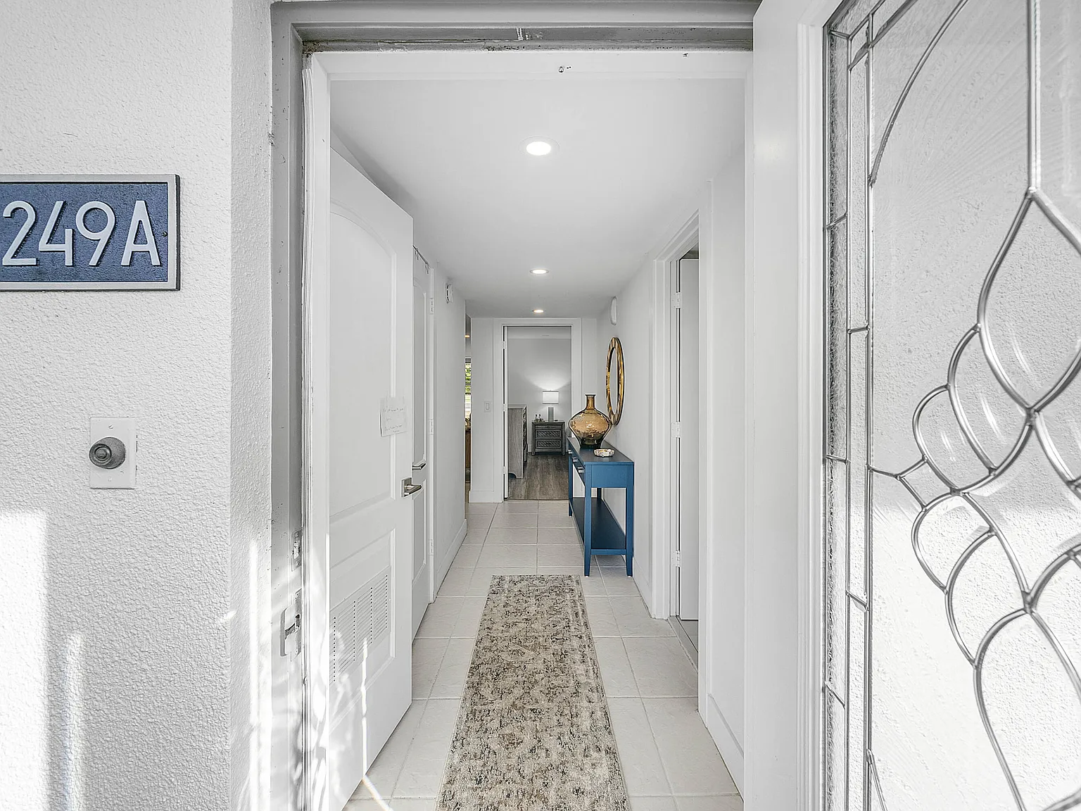 2 bed, 2.0 bath, 1212 sqft, $4,000 — Photo 3