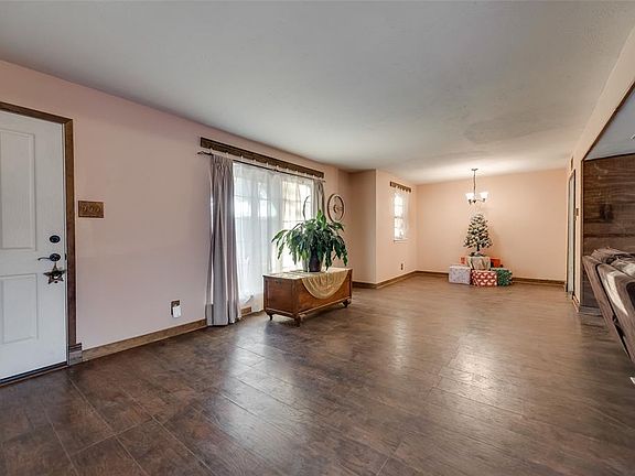 5th image of 104 Edgewood Dr