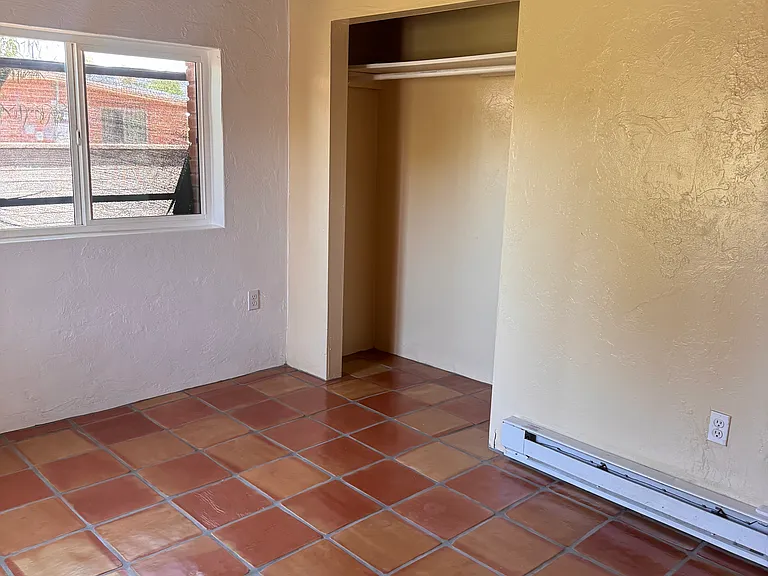745 N Rosemont Blvd — Photo 9