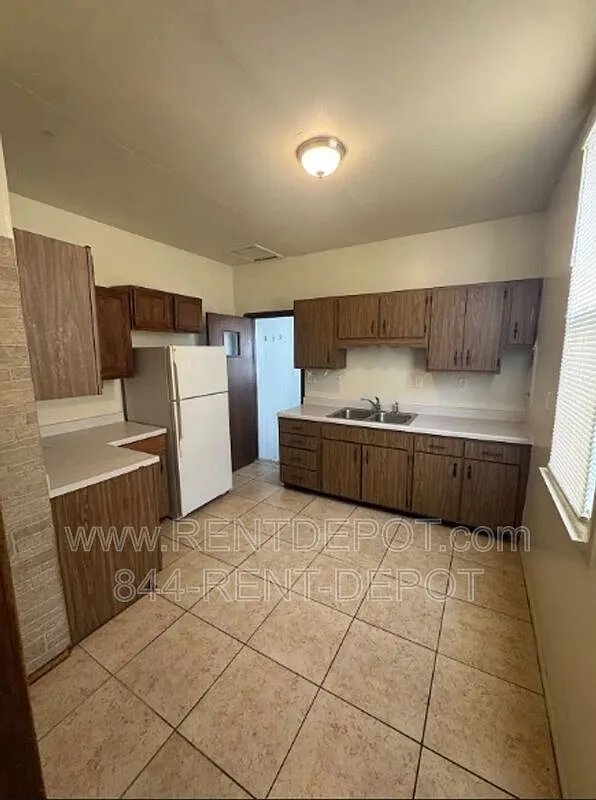 2 bed, 1.0 bath, 804 sqft, $895 — Photo 3