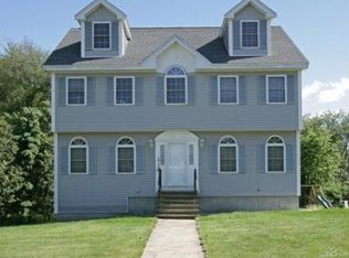 2 Rosemary Ln, Chelmsford, MA 01824