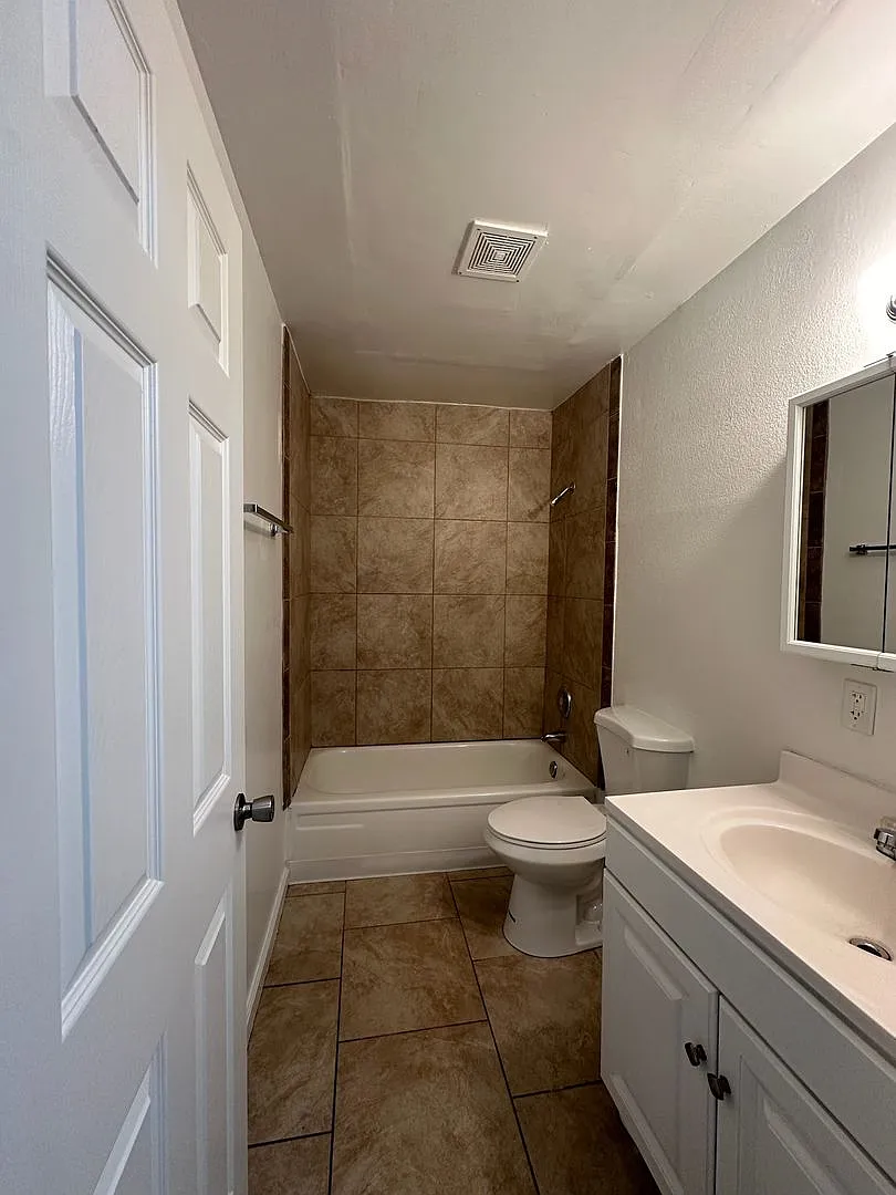 11895 White Ave — Photo 1
