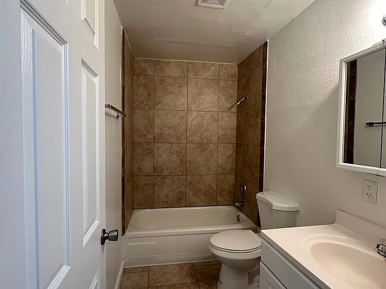11895 White Ave — Photo 1