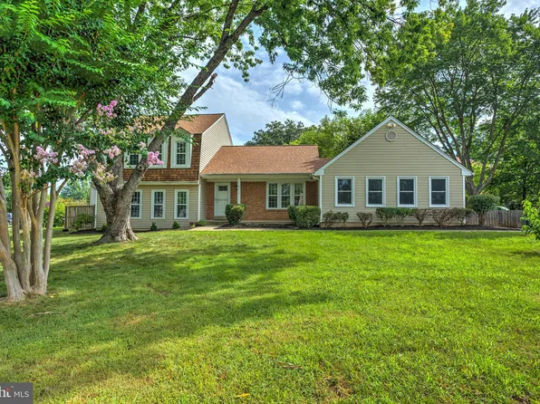 2015 Maleady Dr, Herndon, VA 20170