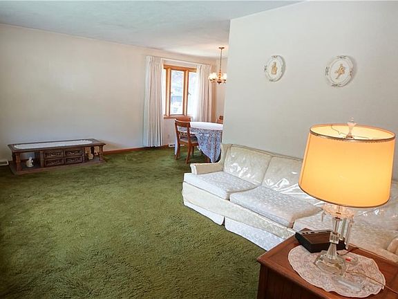 3rd image of 898 E Meadowlawn Blvd