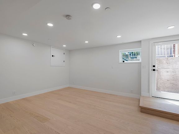 2nd image of 4015 Victoria Dr