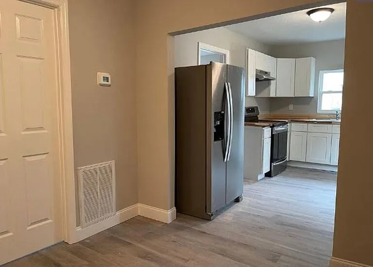 1308 Iredell Ave — Photo 6