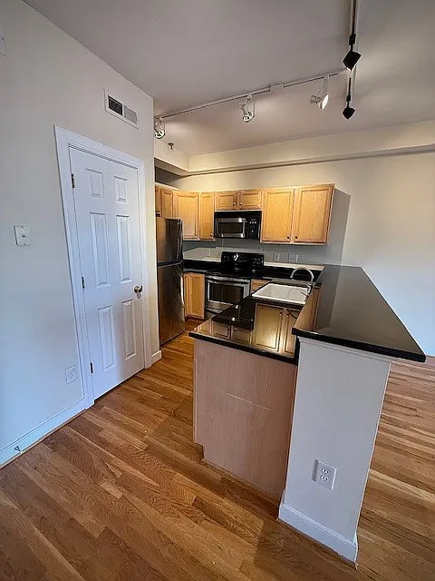 2 bed, 1298 sqft, $1,695 — Photo 4