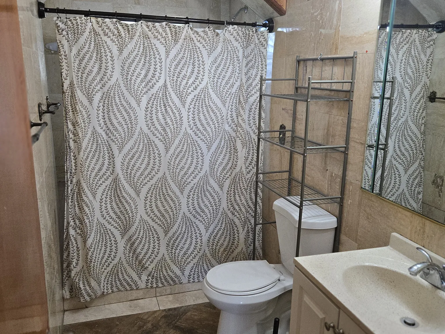 3 bed, 2089 sqft, $3,000 — Photo 2
