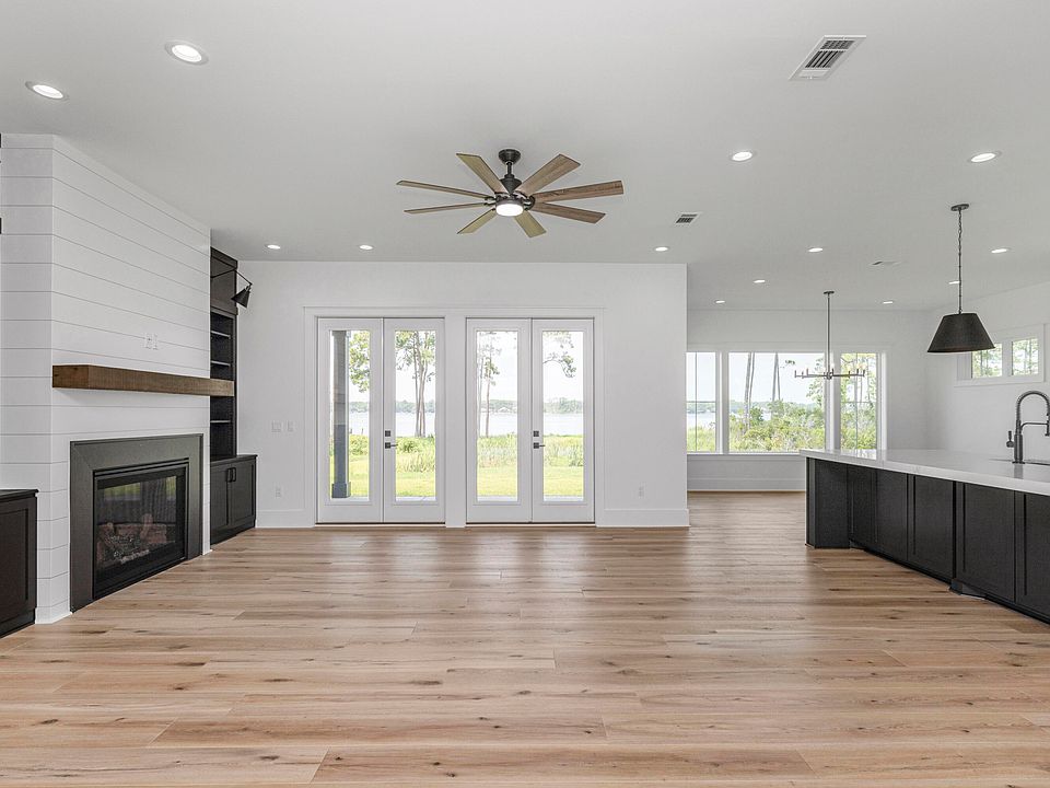 1st image of 943 Lido Cir W