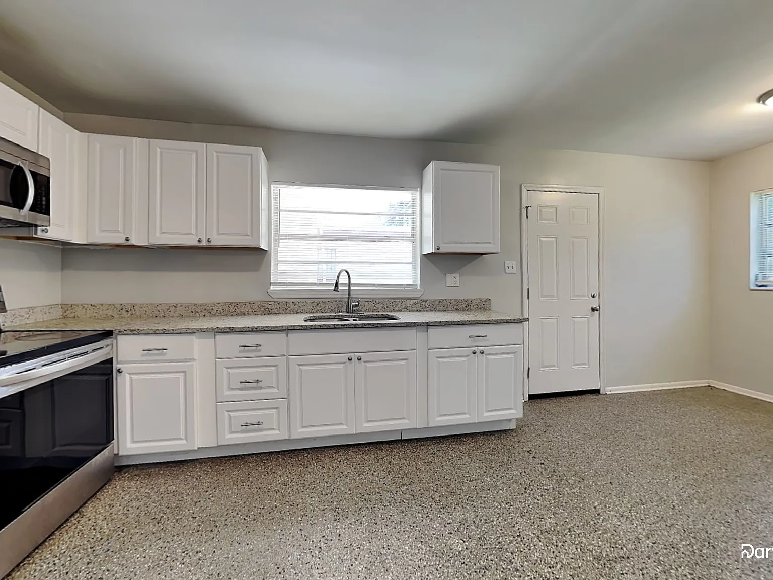 3 bed, 1.0 bath, 986 sqft, $1,765 — Photo 3