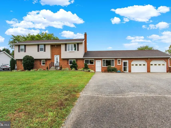 636 Hooker Dr, Gettysburg, PA 17325