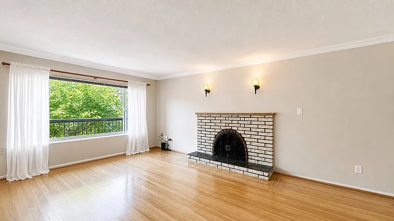 4 bed, 2.5 bath, 2578 sqft, $5,000 — Photo 2