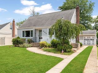 893 Strang Dr, Wantagh, NY 11793