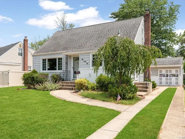 893 Strang Drive, Wantagh, NY 11793