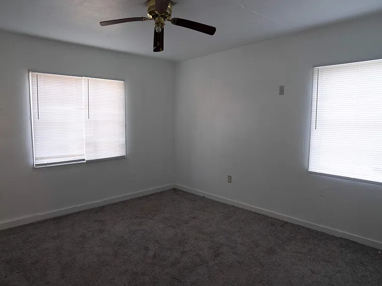 433 Lawrence Rd — Photo 9