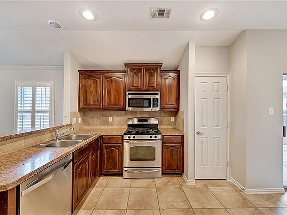5th image of 12156 Walden Wood Dr