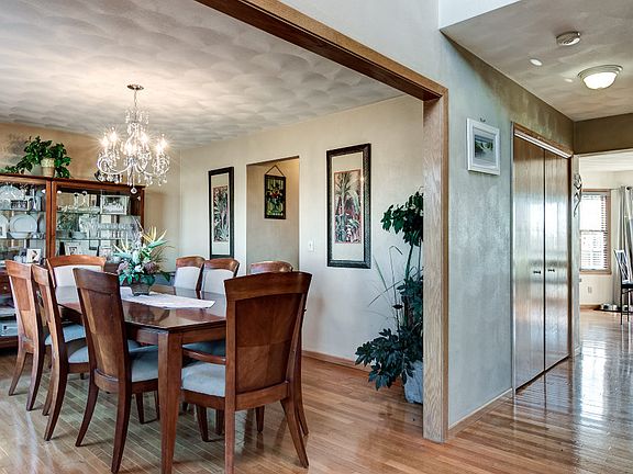 5th image of 4065 Berkshire Way