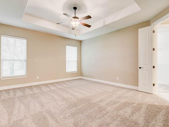 4th image of 127 Dogwood Dr