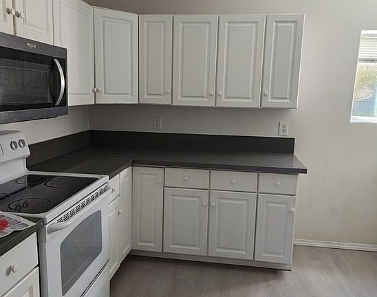 4th image of 327 SW Main Ct