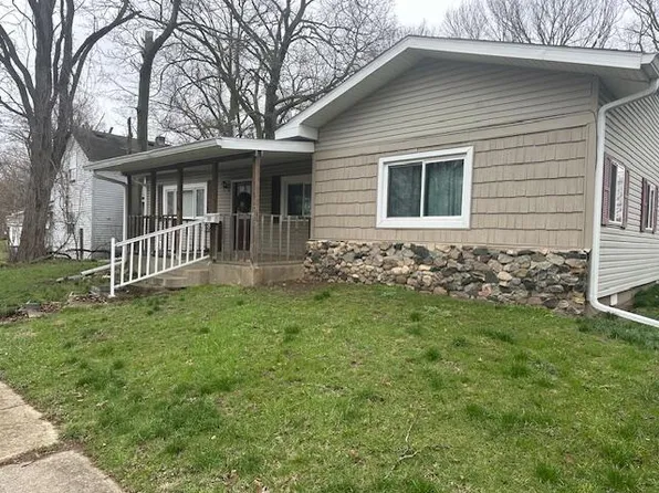 405 S Red Bud Trl, Buchanan, MI 49107